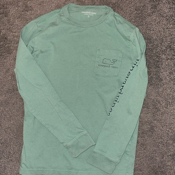 Used condition vineyard vines long sleeve shirt. Size small - Picture 1 of 3